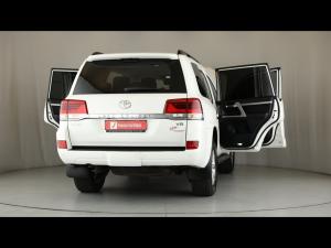 Toyota Land Cruiser 200 4.5D-4D V8 VX-R - Image 24