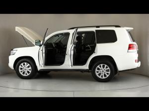 Toyota Land Cruiser 200 4.5D-4D V8 VX-R - Image 26