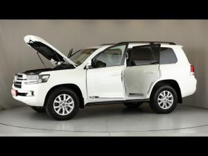 Toyota Land Cruiser 200 4.5D-4D V8 VX-R - Image 27