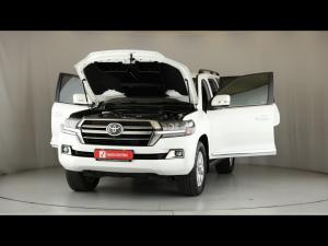 Toyota Land Cruiser 200 4.5D-4D V8 VX-R - Image 28