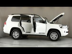 Toyota Land Cruiser 200 4.5D-4D V8 VX-R - Image 30