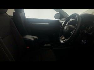 Toyota Hilux 2.4GD-6 Xtra cab Raider manual - Image 10