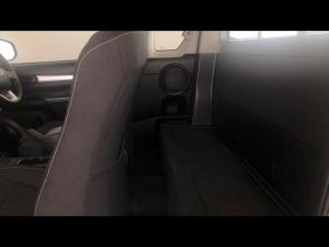 Toyota Hilux 2.4GD-6 Xtra cab Raider manual - Image 11