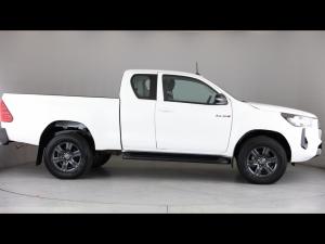 Toyota Hilux 2.4GD-6 Xtra cab Raider manual - Image 3