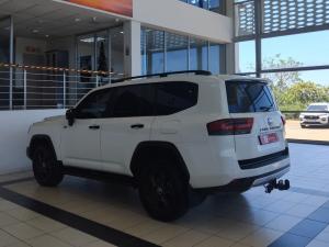 Toyota Land Cruiser 300 3.5T GR-Sport - Image 9