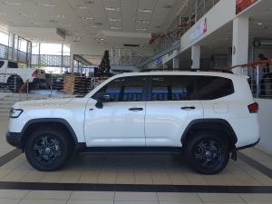 Toyota Land Cruiser 300 3.5T GR-Sport - Image 10