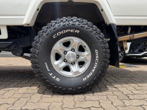 Toyota Land Cruiser 79 4.5D-4D V8 single cab LX 70th Anniversary - Image 15