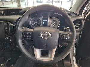 Toyota Hilux 2.4 GD-6 RB Raider automaticE/CAB - Image 8