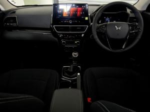 Mahindra XUV 3XO 1.2T AX5 manual - Image 9