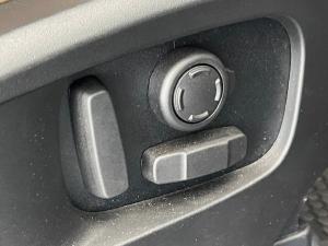 Land Rover Defender 90 D350 X-Dynamic HSE - Image 11