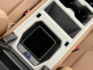 Land Rover Defender 90 D350 X-Dynamic HSE - Image 17