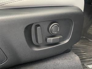 Land Rover Range Rover Velar D300 Dynamic SE - Image 12