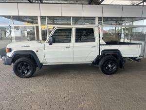 Toyota Land Cruiser 79 4.5D-4D V8 double cab LX - Image 19