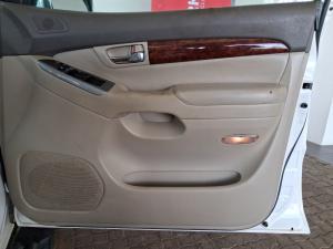 Toyota Land Cruiser Prado 4.0 VX - Image 11