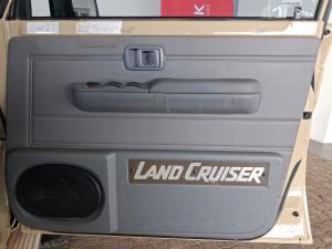 Toyota Land Cruiser 79 4.0 V6 double cab - Image 13