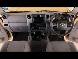 Toyota Land Cruiser 79 4.5D-4D V8 double cab LX - Image 6