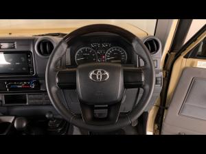 Toyota Land Cruiser 79 4.5D-4D V8 double cab LX - Image 8