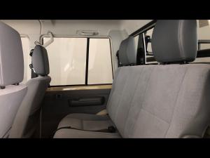 Toyota Land Cruiser 79 4.5D-4D V8 double cab LX - Image 11