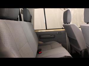 Toyota Land Cruiser 79 4.5D-4D V8 double cab LX - Image 12