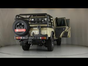 Toyota Land Cruiser 79 4.5D-4D V8 double cab LX - Image 24