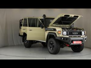 Toyota Land Cruiser 79 4.5D-4D V8 double cab LX - Image 29