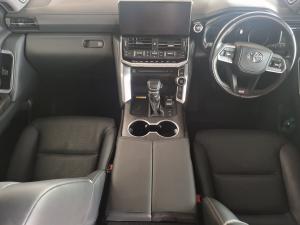 Toyota Land Cruiser 300 3.3D GR-Sport - Image 6