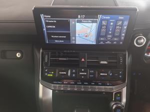 Toyota Land Cruiser 300 3.3D GR-Sport - Image 12