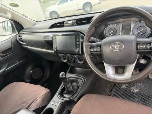 Toyota Hilux 2.4GD-6 single cab 4x4 Raider manual - Image 6