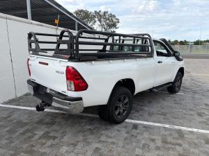 Toyota Hilux 2.4GD-6 single cab 4x4 Raider manual - Image 2