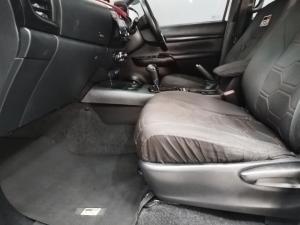 Toyota Hilux 2.8 GD-6 GR-S 4X4 automaticD/C - Image 7