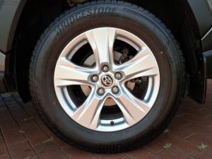 Toyota RAV4 2.0 GX auto - Image 10