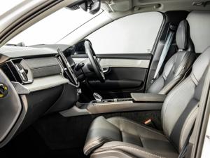 Volvo XC90 T8 Recharge AWD Ultra Dark - Image 4