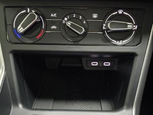 Volkswagen Polo hatch 1.0TSI Life auto - Image 14