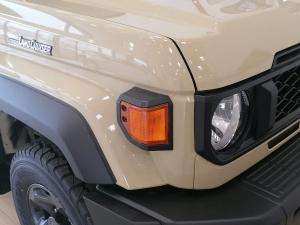 Toyota Land Cruiser 79 4.2D single cab - Image 4