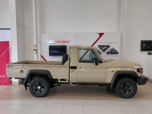 Toyota Land Cruiser 79 4.2D single cab - Image 7