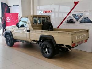 Toyota Land Cruiser 79 4.2D single cab - Image 8
