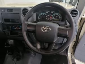 Toyota Land Cruiser 79 4.2D single cab - Image 9