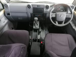 Toyota Land Cruiser 79 2.8GD-6 double cab - Image 12