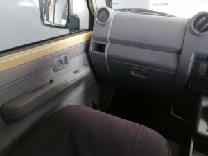 Toyota Land Cruiser 79 2.8GD-6 double cab - Image 17