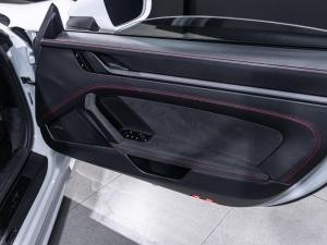 Porsche 911 Carrera GTS cabriolet manual - Image 19