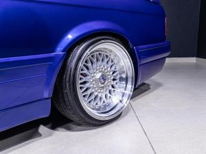 BMW 320i 4d automatic - Image 13