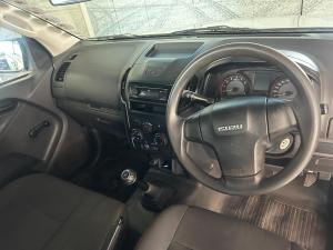 Isuzu D-Max Gen 6 250 single cab Fleetside safety - Image 6