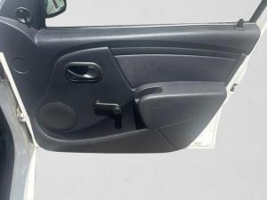 Nissan NP200 1.6i safety pack (aircon) - Image 13