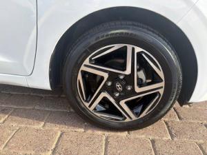 Hyundai Grand i10 1.0 Premium hatch - Image 8