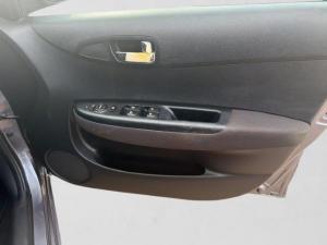 Hyundai i20 1.4 Fluid auto - Image 15