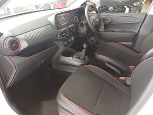 Hyundai Grand i10 1.0 Premium hatch - Image 15