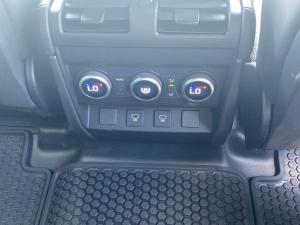 Land Rover Defender 110 D350 X-Dynamic HSE - Image 22