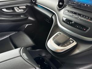 Mercedes-Benz V-Class V300d Avantgarde - Image 19
