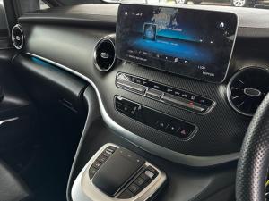 Mercedes-Benz V-Class V300d Avantgarde - Image 20