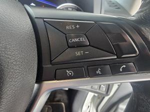Nissan Navara 2.5DDTI LE/LE Plus automatic D/C - Image 12